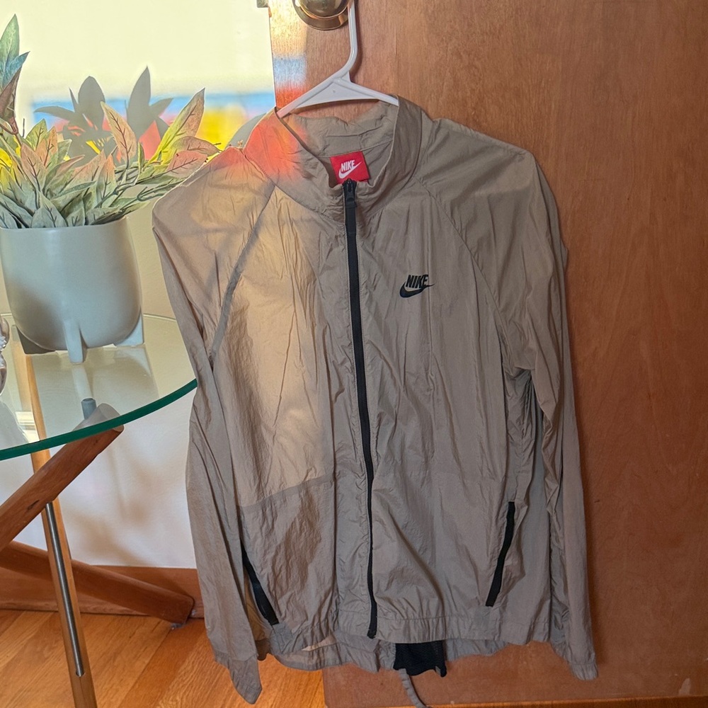 Nike woman’s Windbreaker Jacket